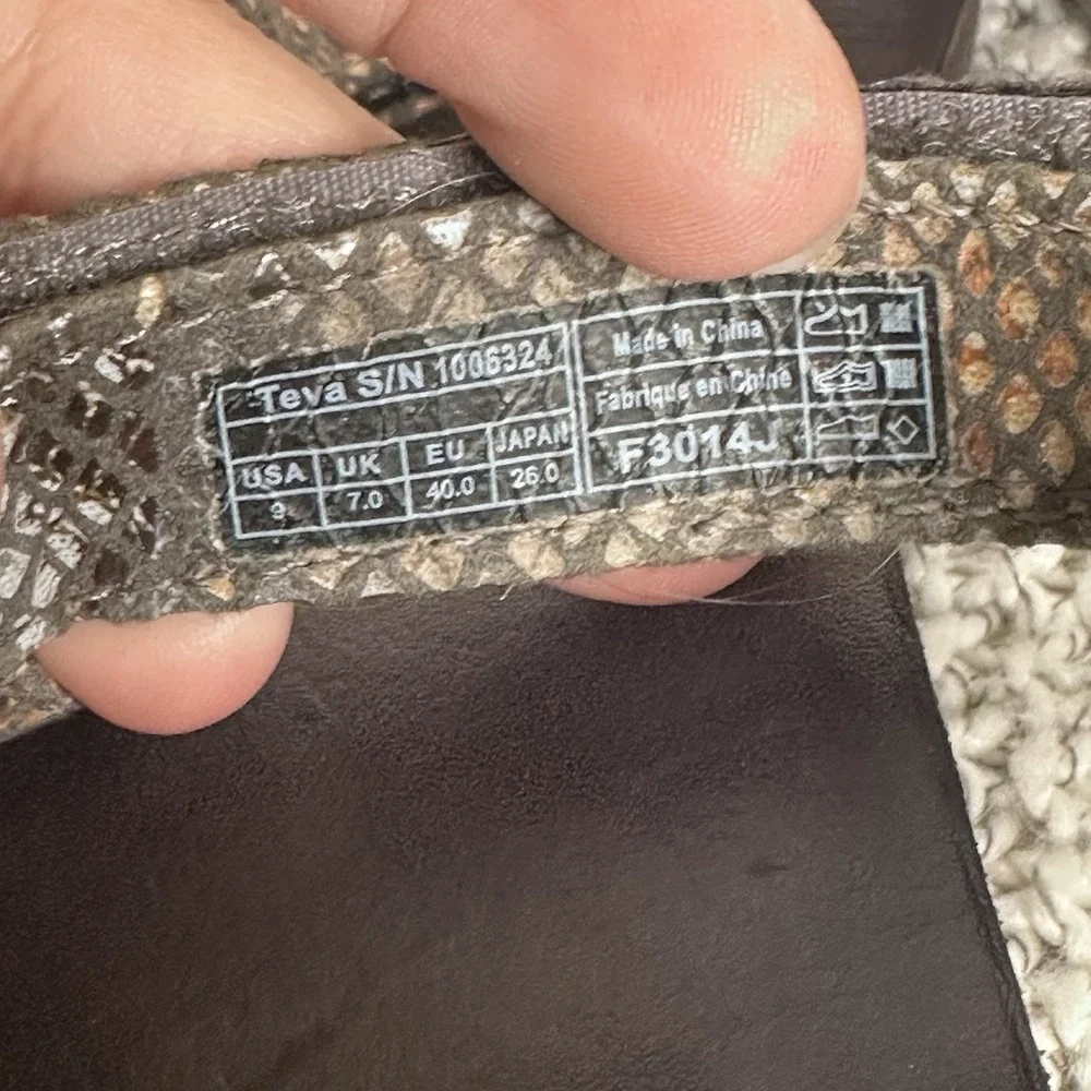 TEVA Sandals Womens 9 / 40Eiffel Tower Snake Gray Tan Sport Hiking Comfort Sport